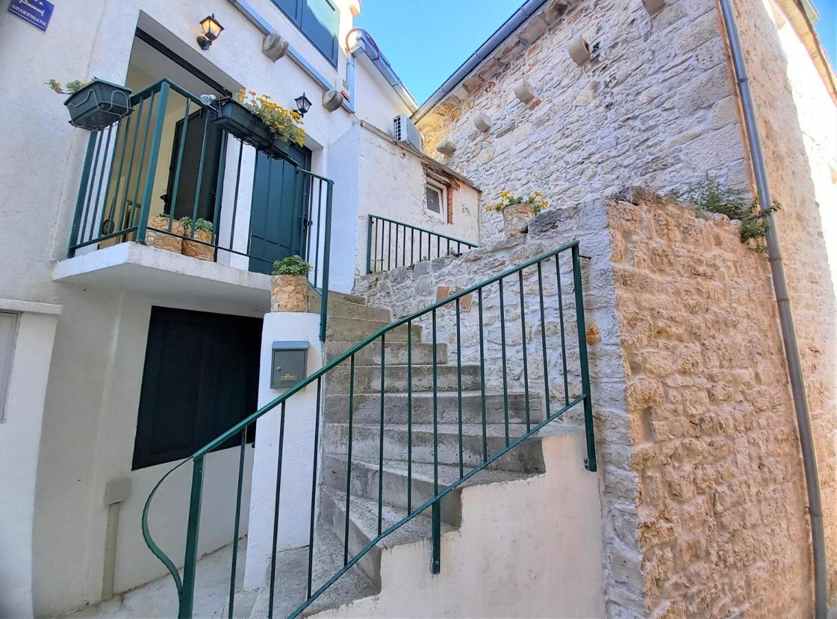 Apartment Megi In Supetar Historical Core Exteriör bild